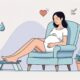 Ilustrasi wanita hamil di trimester ketiga sedang duduk santai di kursi dengan kaki terangkat di atas bantal, tampak nyaman mengurangi pembengkakan kaki.